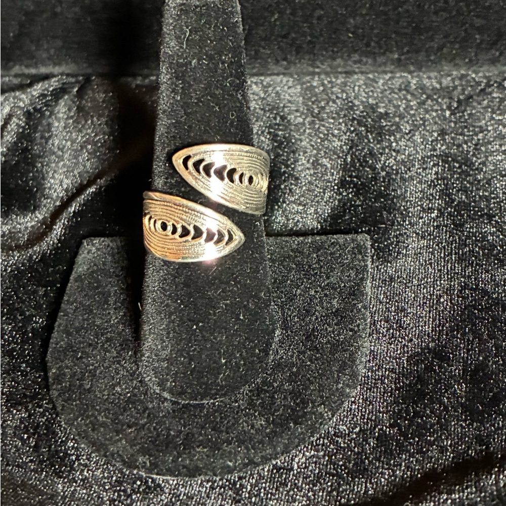 Vintage Sarah Coventry SilverTone Filigree Adjustable Ring Size 5-8Circa 1980's